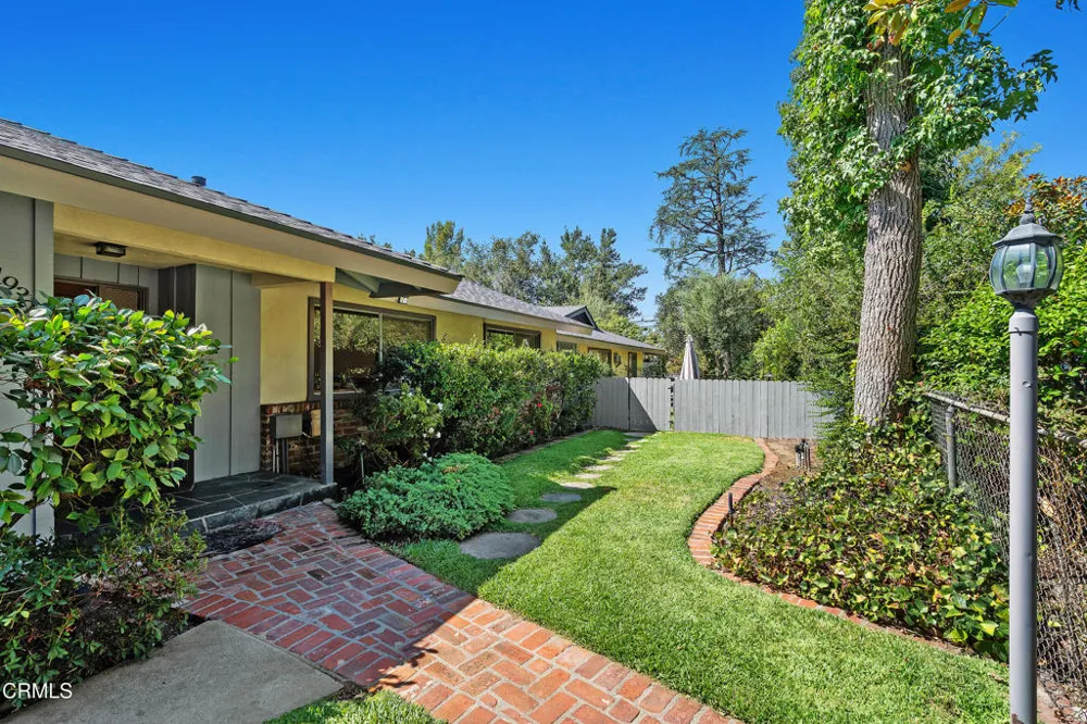 1930 Minoru Drive Altadena, CA 91001