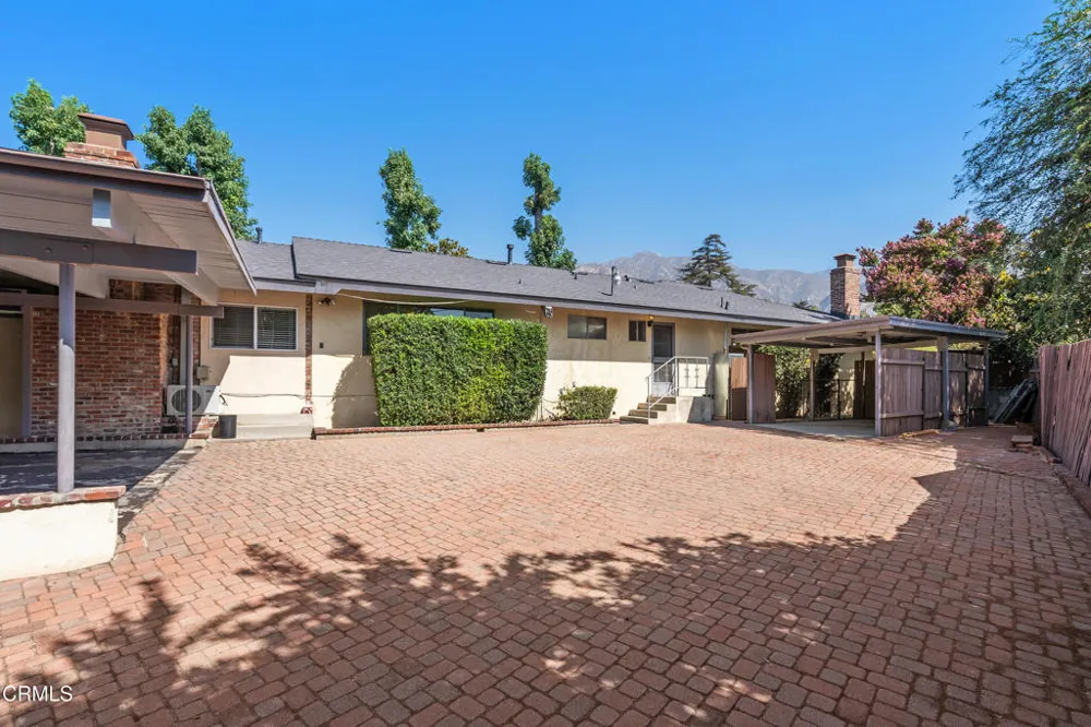 1930 Minoru Drive Altadena, CA 91001