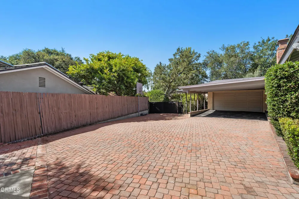1930 Minoru Drive Altadena, CA 91001