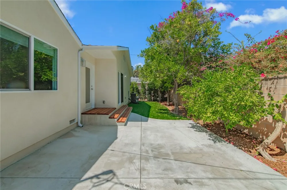 4534 Lennox Sherman Oaks, CA 91423