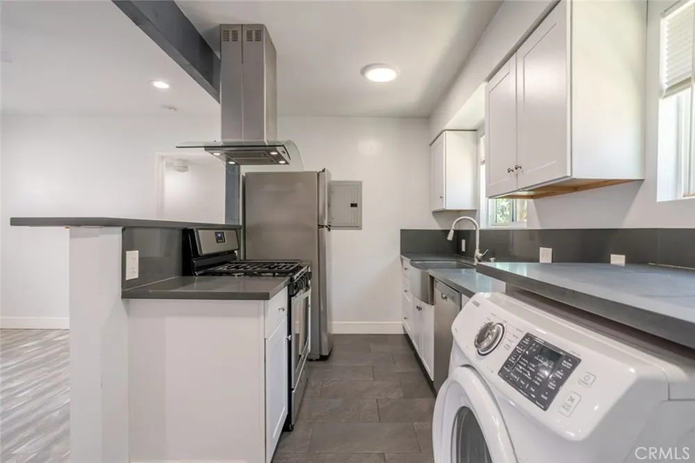 3106 W Victory #B Burbank, CA 91505