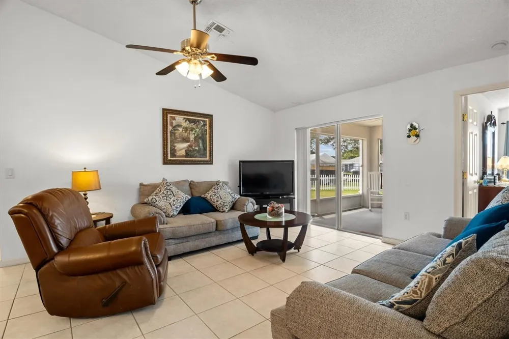 233 KINGS POND AVENUE Winter Haven, FL 33880
