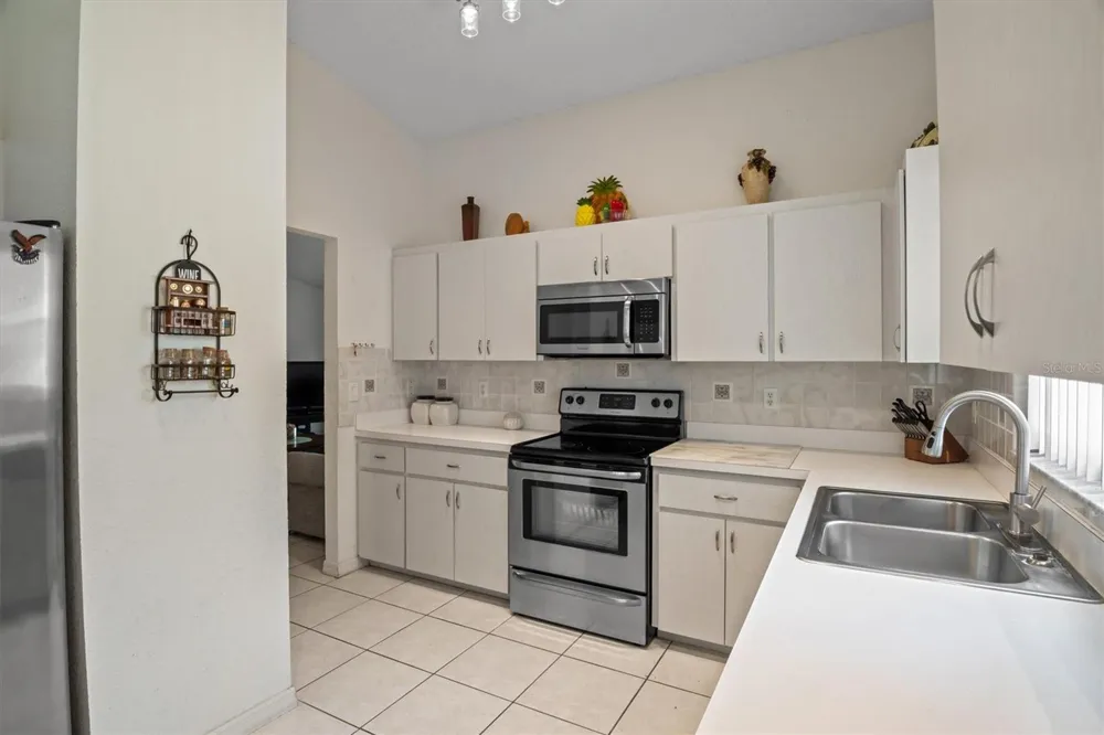 233 KINGS POND AVENUE Winter Haven, FL 33880