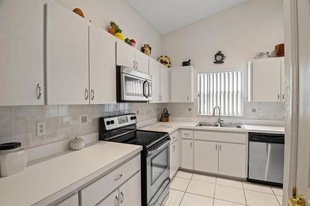 233 KINGS POND AVENUE Winter Haven, FL 33880