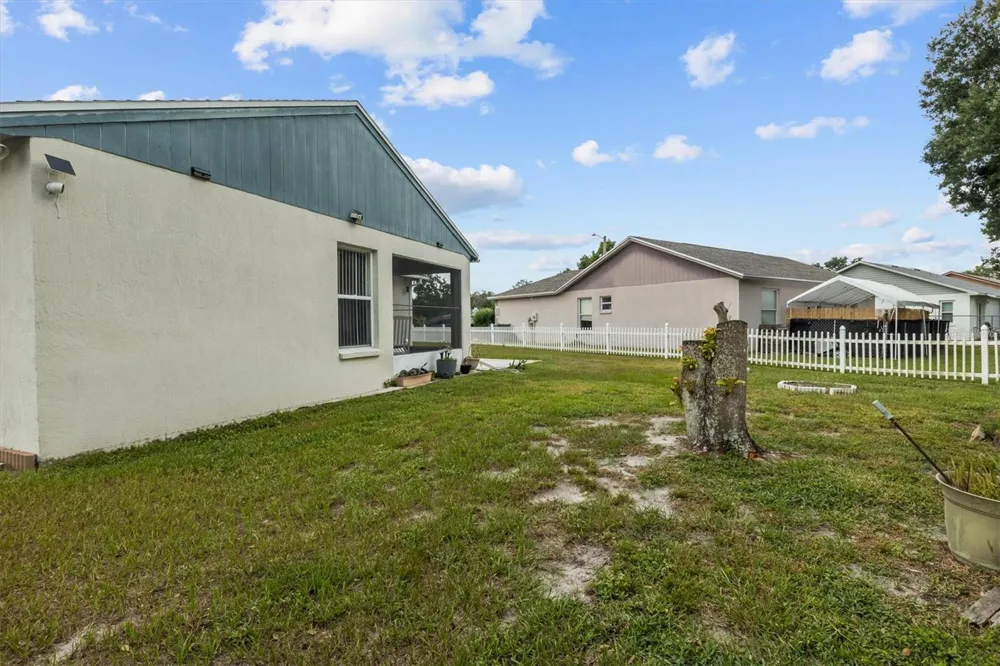 233 KINGS POND AVENUE Winter Haven, FL 33880