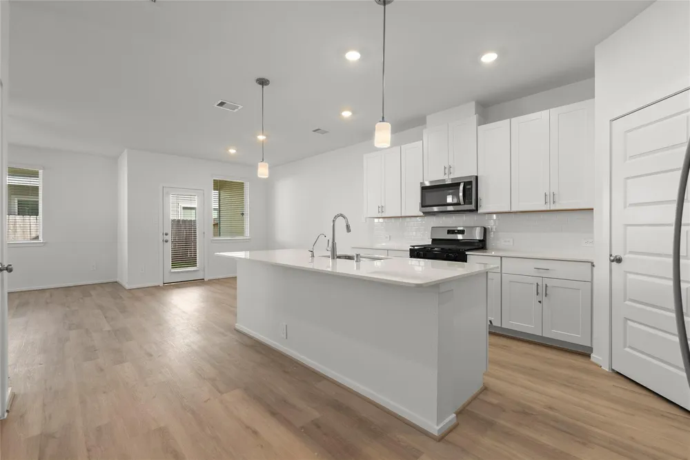 702 Sand Dollar Drive Kemah, TX 77565