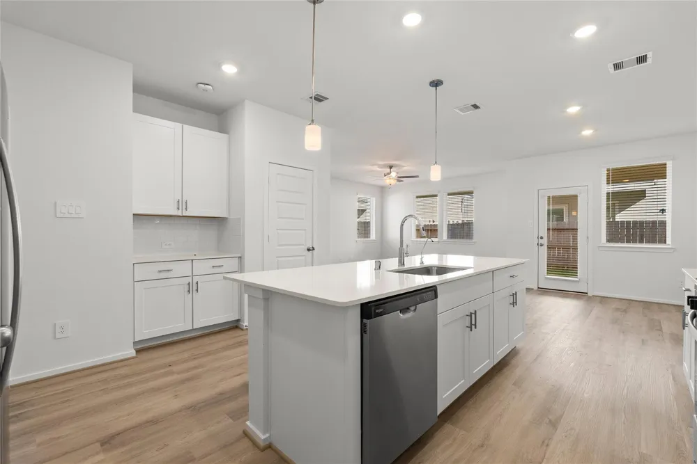 702 Sand Dollar Drive Kemah, TX 77565