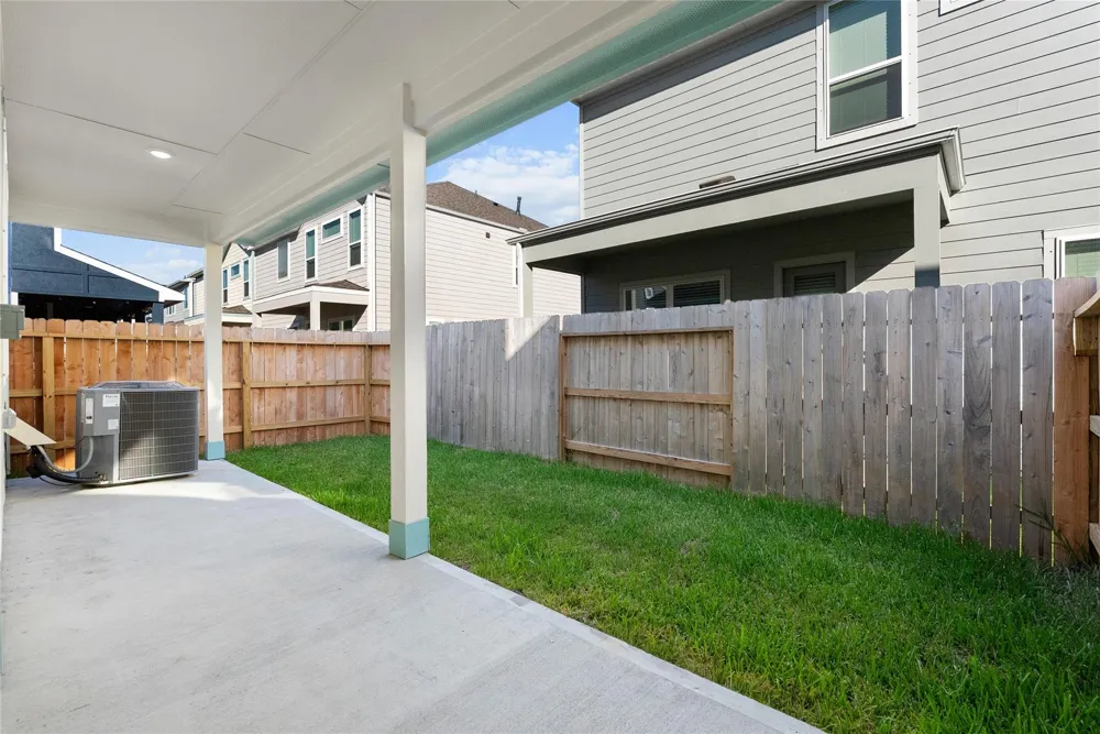 702 Sand Dollar Drive Kemah, TX 77565