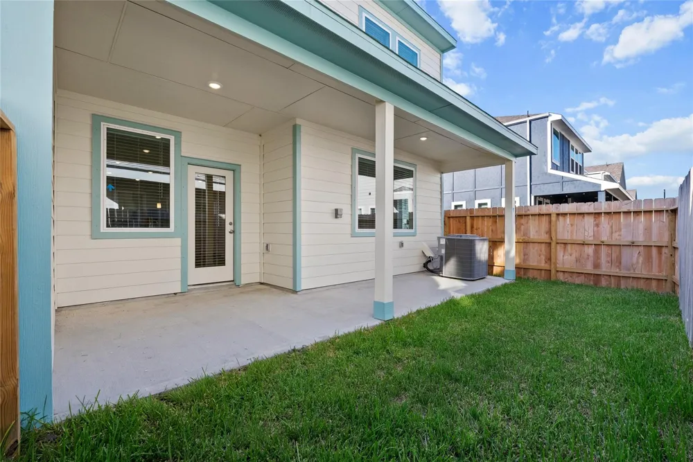 702 Sand Dollar Drive Kemah, TX 77565