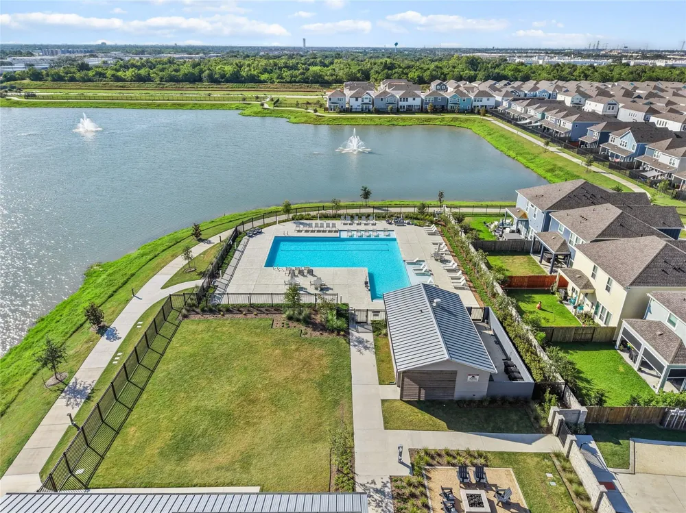 702 Sand Dollar Drive Kemah, TX 77565