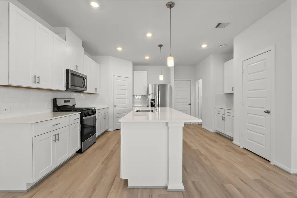 702 Sand Dollar Drive Kemah, TX 77565