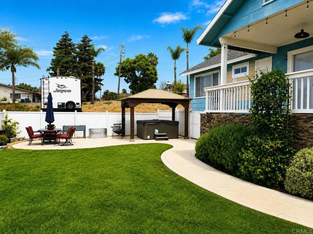 1422 E Fallbrook Street Fallbrook, CA 92028