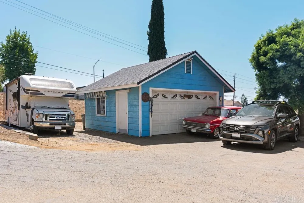 1422 E Fallbrook Street Fallbrook, CA 92028