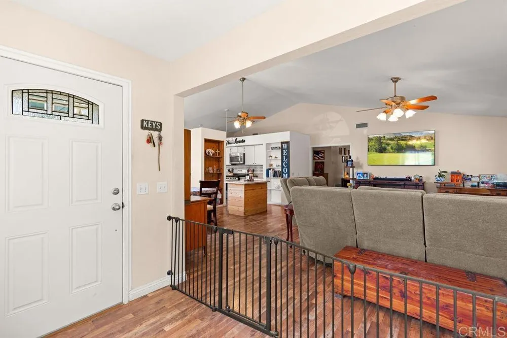 1422 E Fallbrook Street Fallbrook, CA 92028