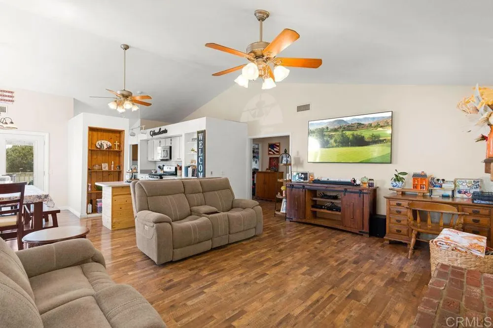 1422 E Fallbrook Street Fallbrook, CA 92028