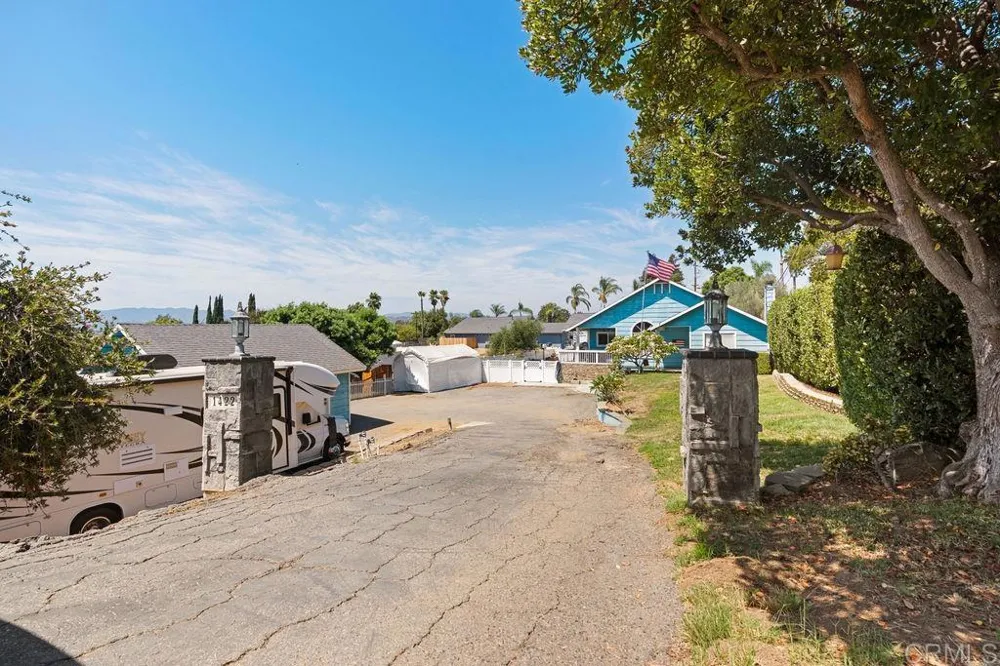 1422 E Fallbrook Street Fallbrook, CA 92028