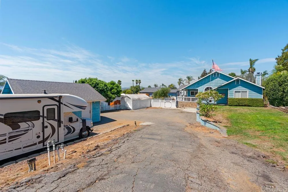 1422 E Fallbrook Street Fallbrook, CA 92028