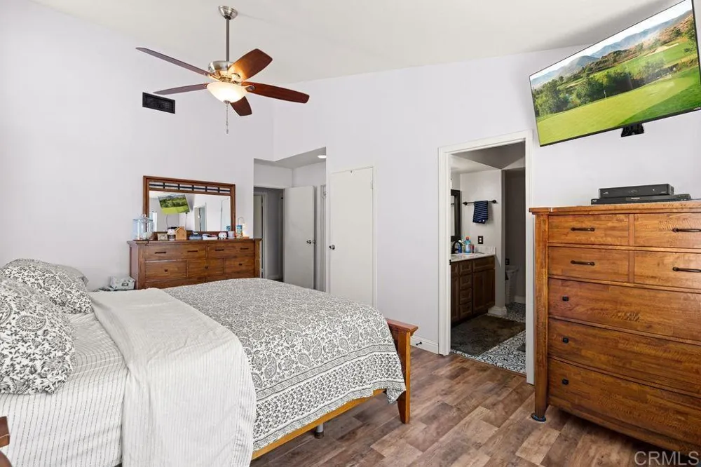 1422 E Fallbrook Street Fallbrook, CA 92028