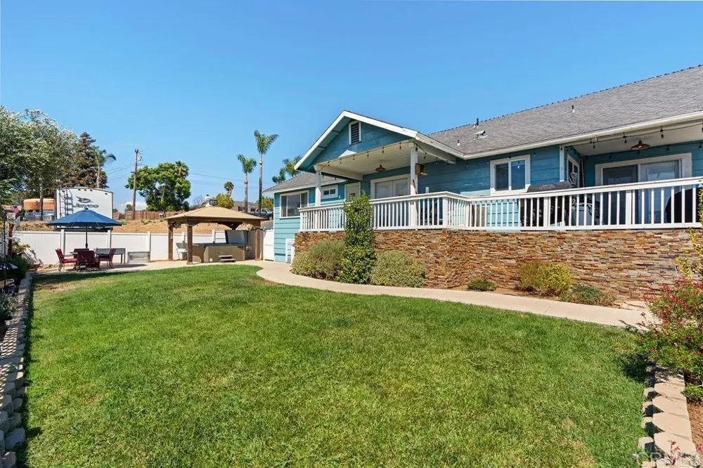 1422 E Fallbrook Street Fallbrook, CA 92028