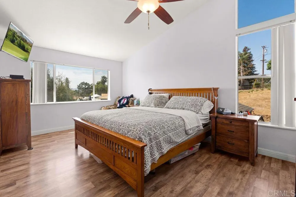 1422 E Fallbrook Street Fallbrook, CA 92028