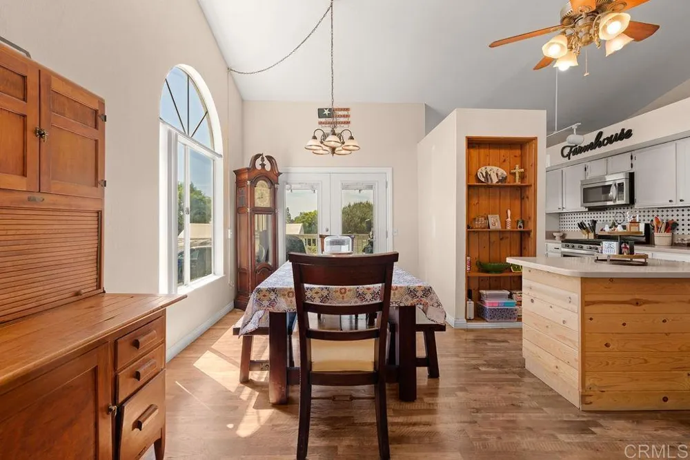 1422 E Fallbrook Street Fallbrook, CA 92028