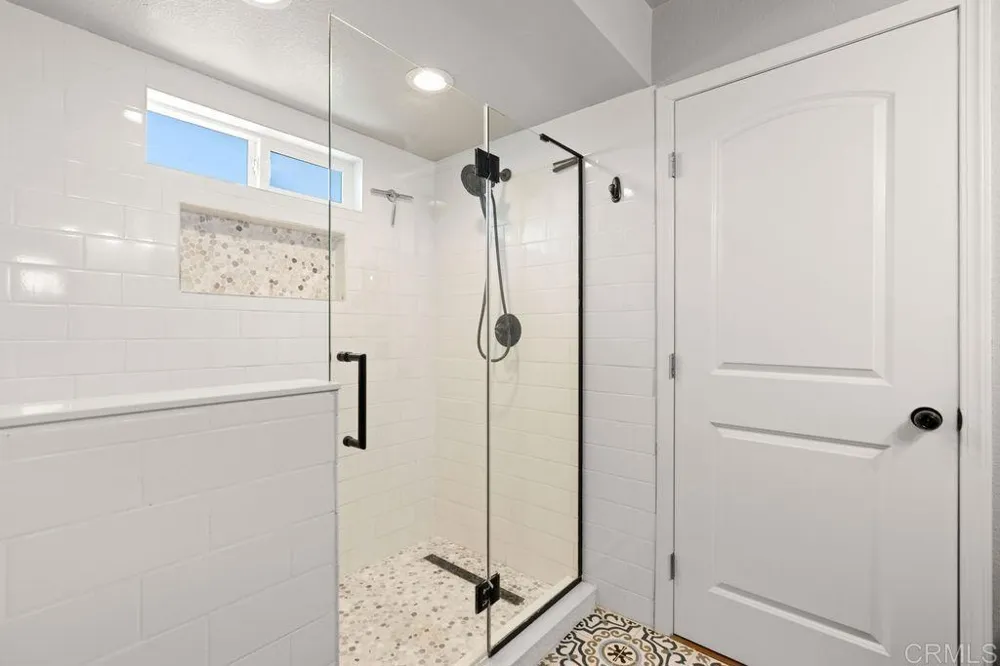 1422 E Fallbrook Street Fallbrook, CA 92028