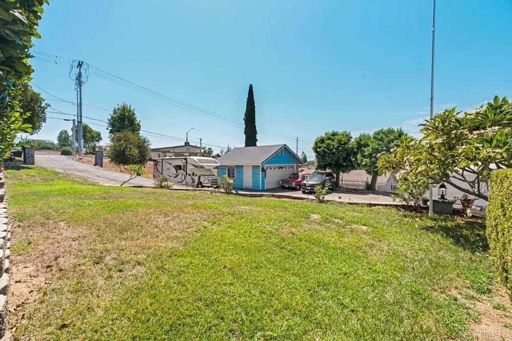 1422 E Fallbrook Street Fallbrook, CA 92028