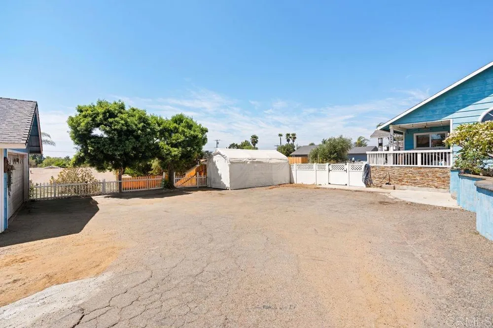 1422 E Fallbrook Street Fallbrook, CA 92028
