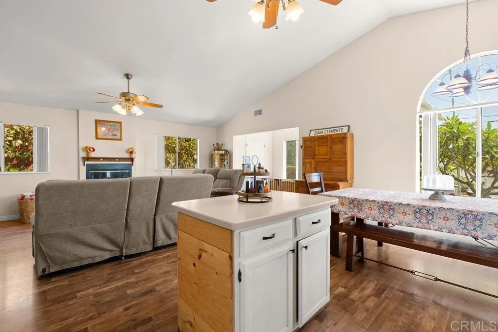 1422 E Fallbrook Street Fallbrook, CA 92028