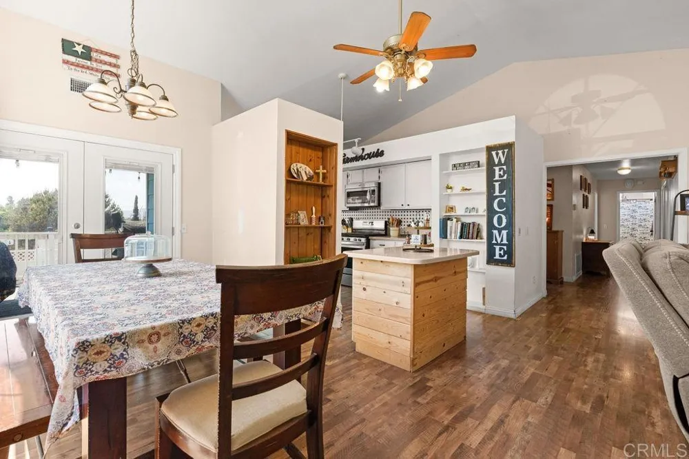 1422 E Fallbrook Street Fallbrook, CA 92028
