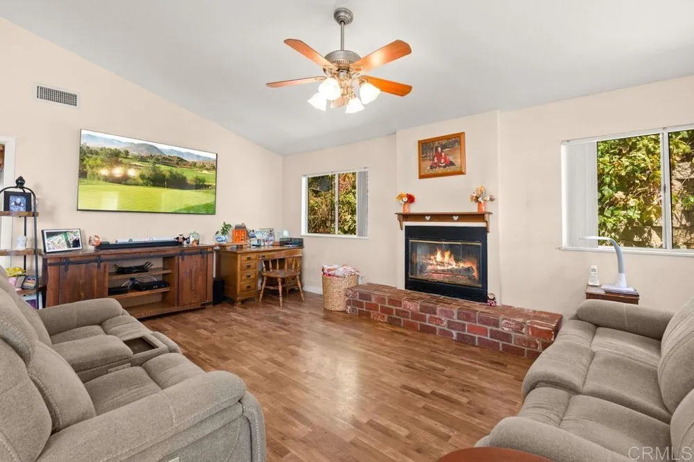 1422 E Fallbrook Street Fallbrook, CA 92028