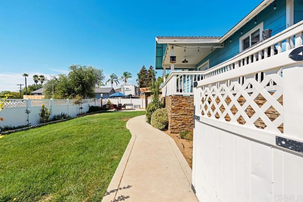 1422 E Fallbrook Street Fallbrook, CA 92028