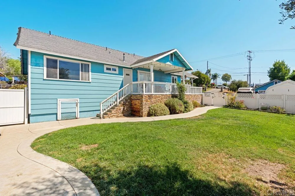 1422 E Fallbrook Street Fallbrook, CA 92028