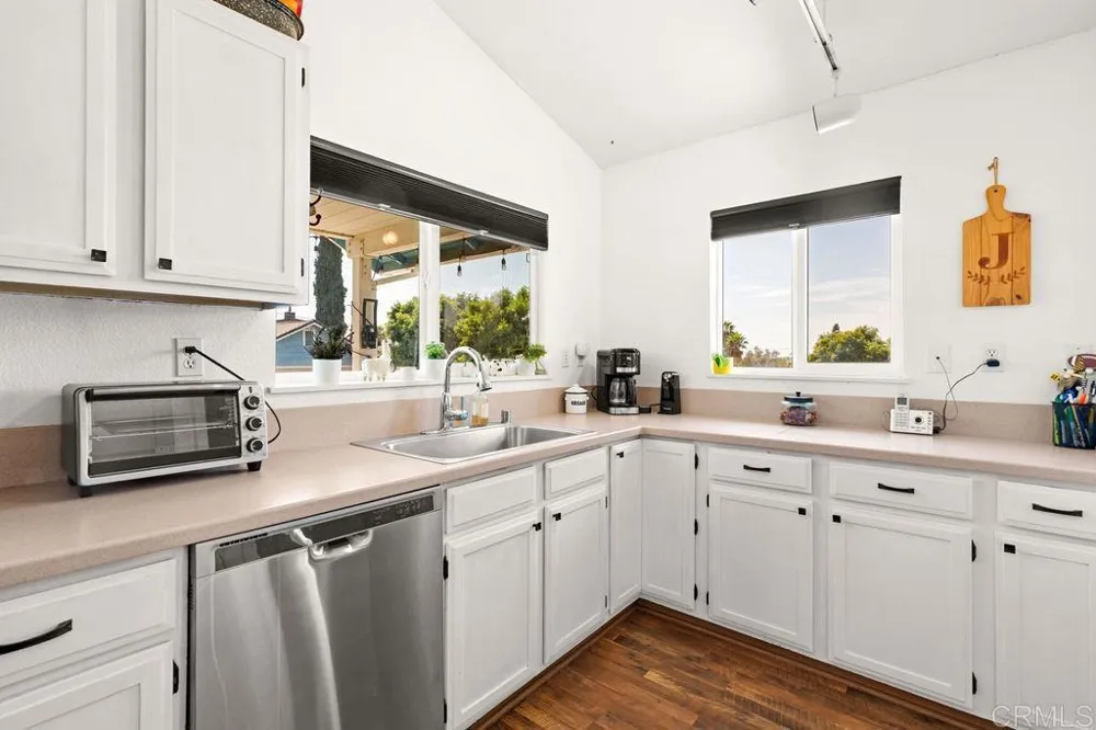 1422 E Fallbrook Street Fallbrook, CA 92028