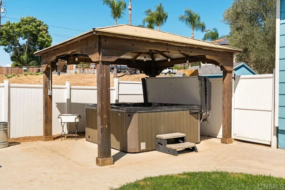 1422 E Fallbrook Street Fallbrook, CA 92028