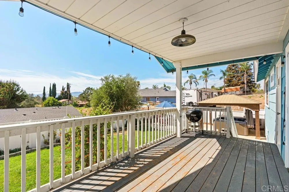 1422 E Fallbrook Street Fallbrook, CA 92028
