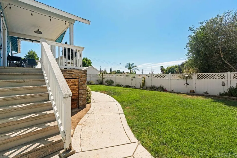 1422 E Fallbrook Street Fallbrook, CA 92028