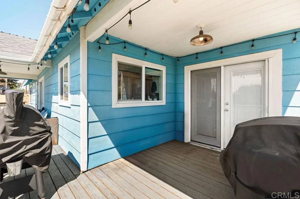 1422 E Fallbrook Street Fallbrook, CA 92028
