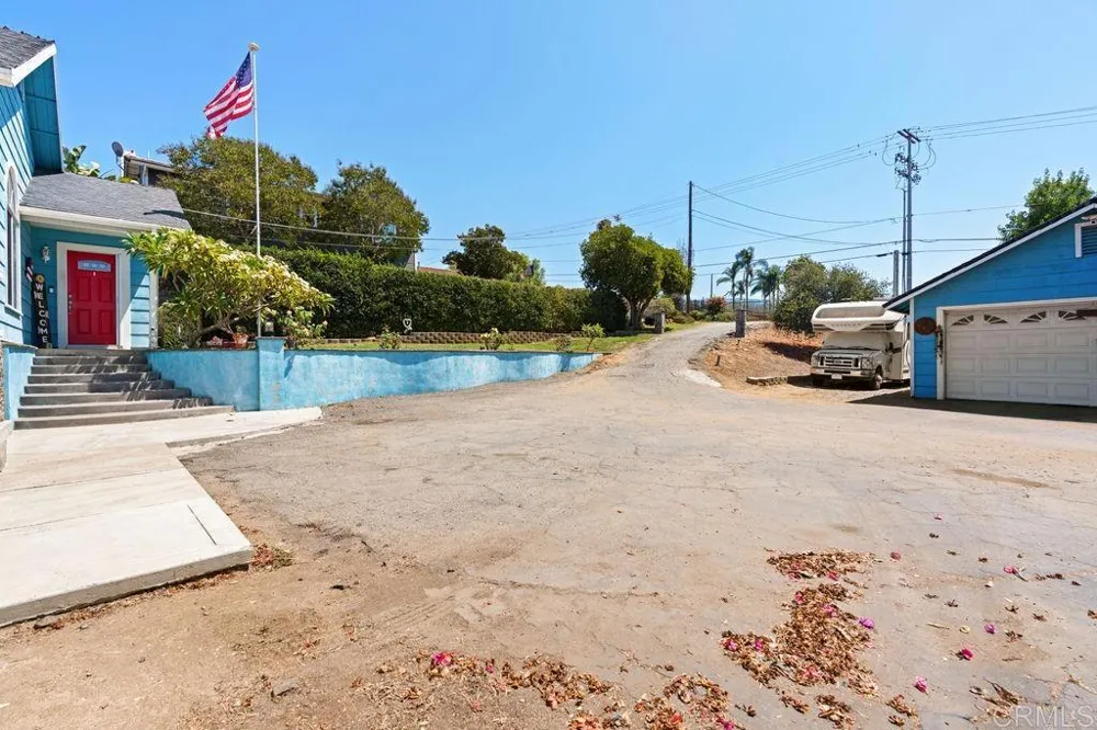 1422 E Fallbrook Street Fallbrook, CA 92028