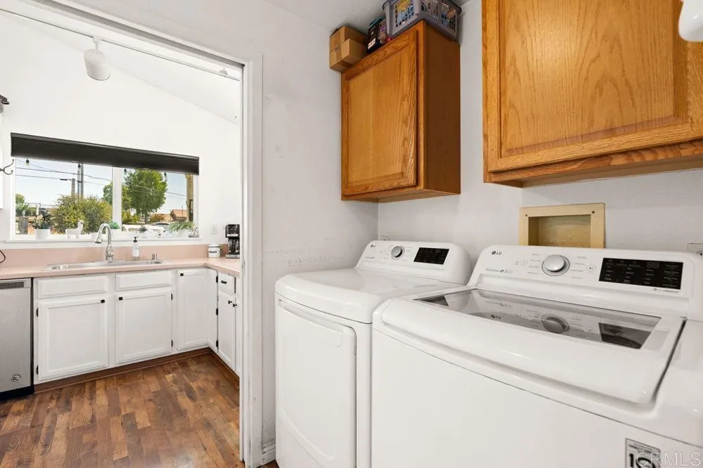 1422 E Fallbrook Street Fallbrook, CA 92028