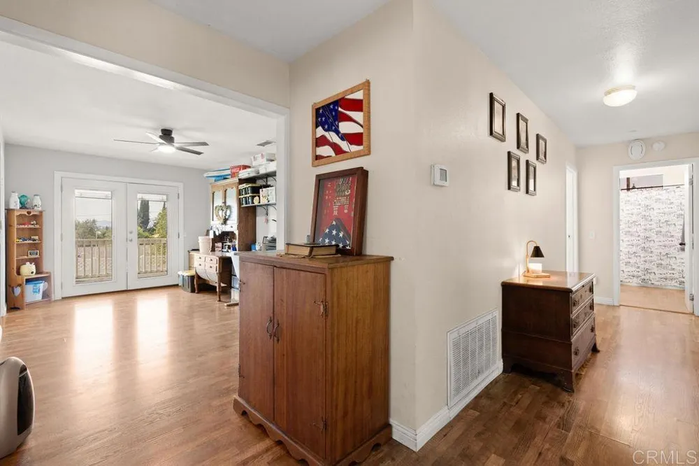 1422 E Fallbrook Street Fallbrook, CA 92028
