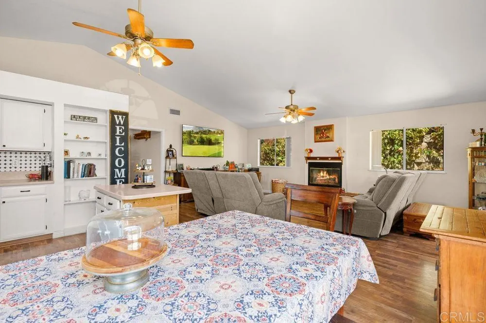 1422 E Fallbrook Street Fallbrook, CA 92028