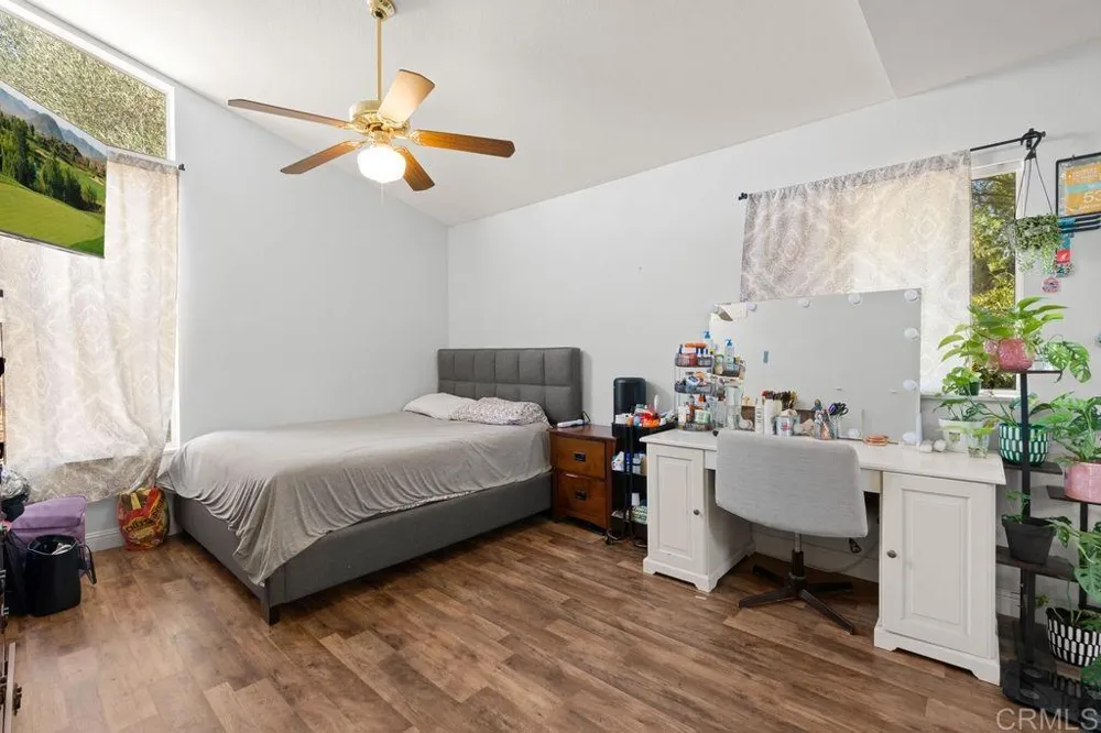 1422 E Fallbrook Street Fallbrook, CA 92028