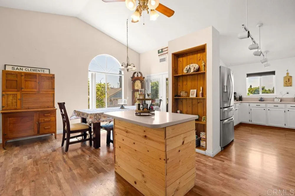 1422 E Fallbrook Street Fallbrook, CA 92028