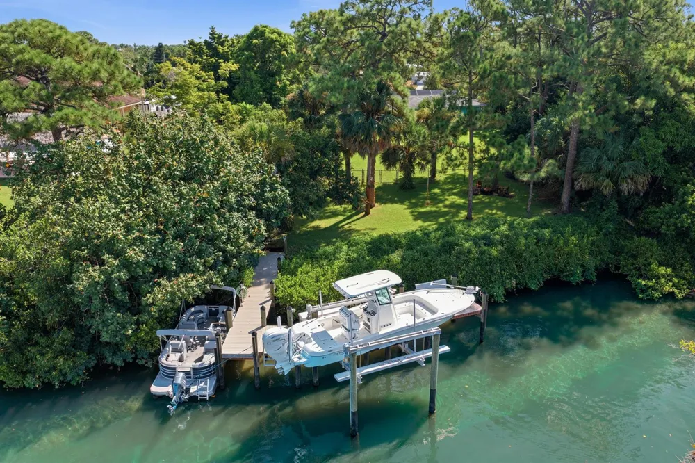 4916 SE MANATEE COVE ROAD Stuart, FL 34997