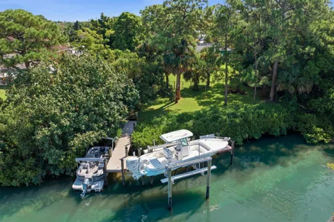 4916 SE MANATEE COVE ROAD