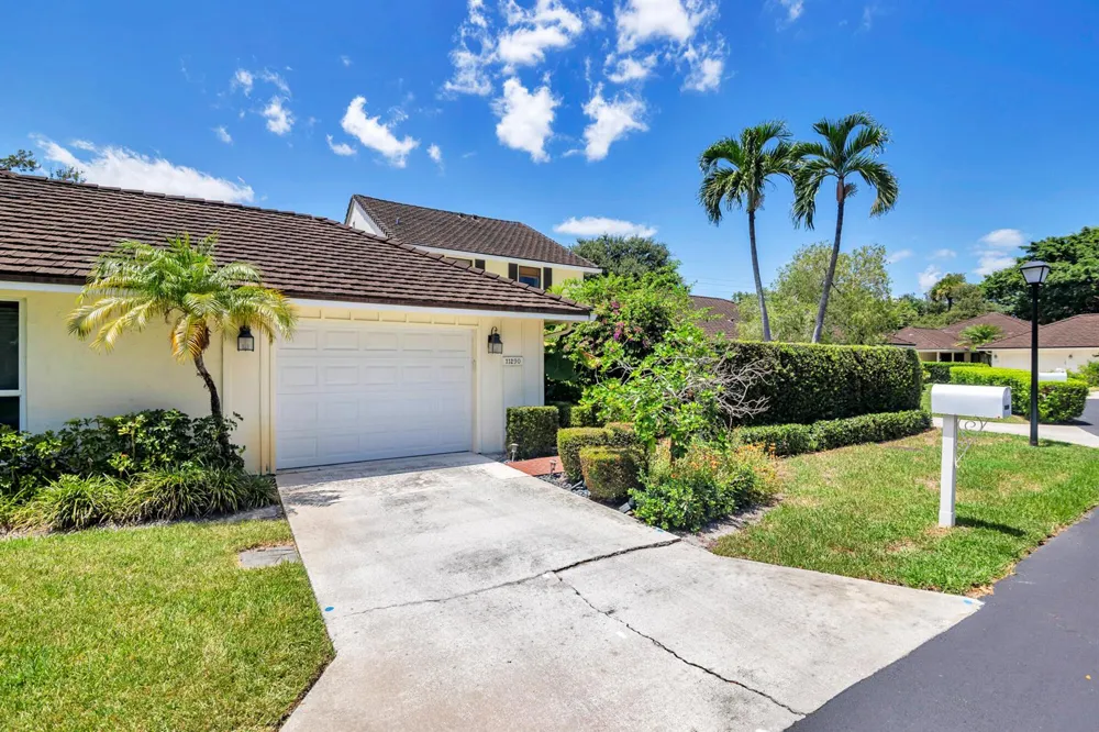 11290 Glen Oaks Court North Palm Beach, FL 33408