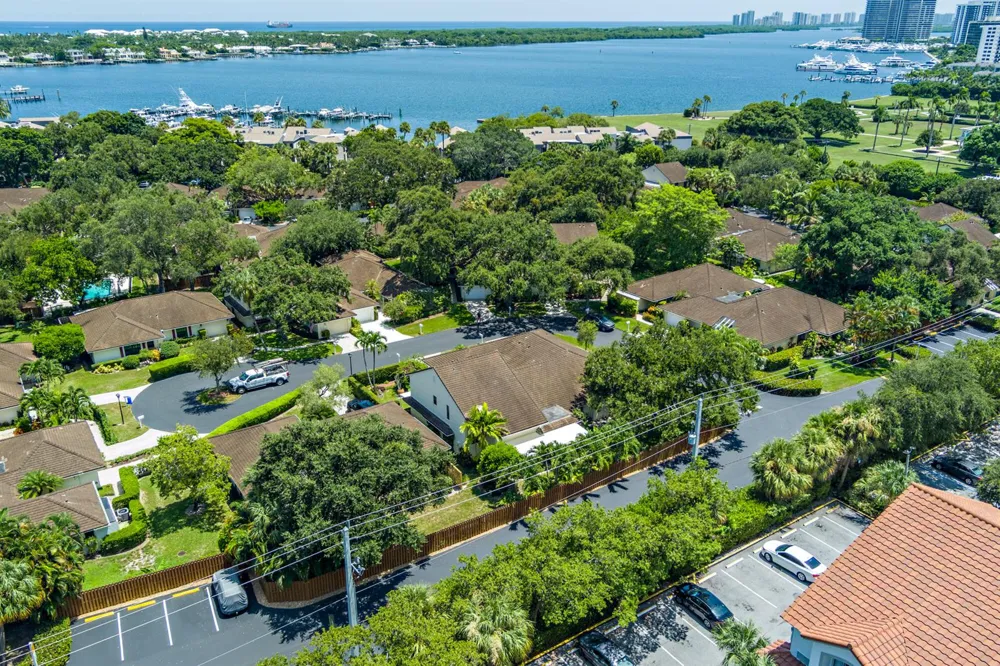 11290 Glen Oaks Court North Palm Beach, FL 33408
