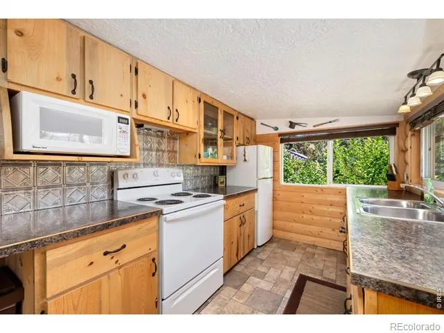 47 Falls Creek Drive Bellvue, CO 80512