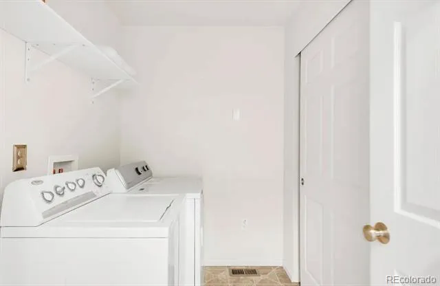 571 S Mobile Place Aurora, CO 80017